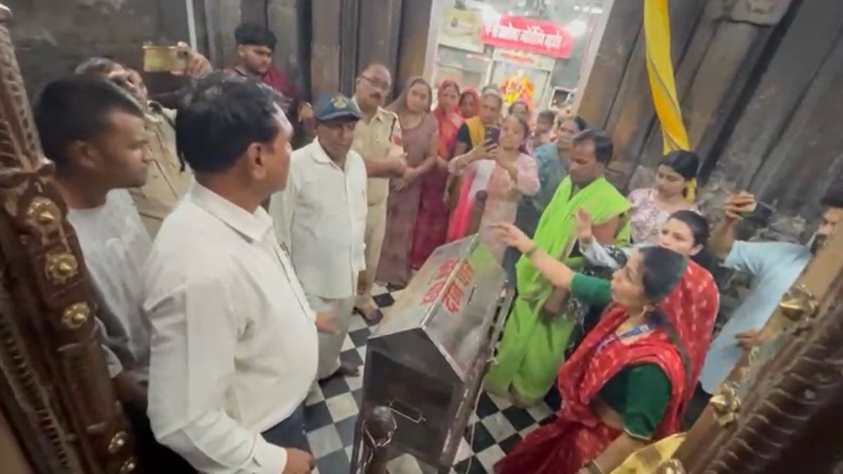 ममलेश्वर मंदिर में सरकारी दानपेटी रखने पर बवालः आदिवासी पुजारियों में नाराजगी, विकास के नाम पर परंपरा को कुचलने की तैयारी, महिलाओं ने जताया विरोध