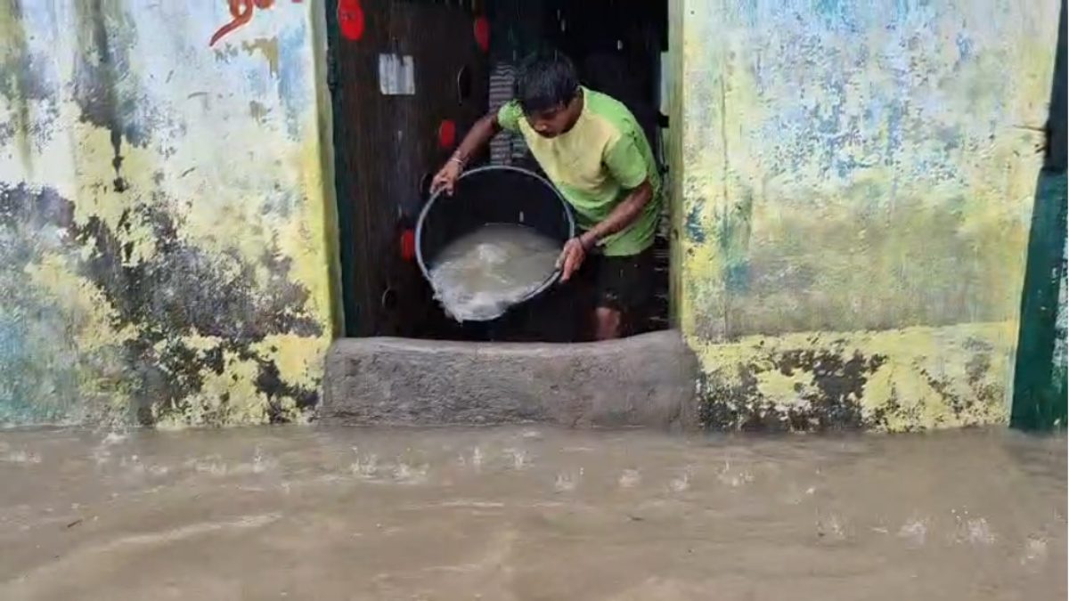 बारिश का कहर: कई वार्डों में जलभराव, किचन-बेडरूम तक घुसा नाले का गंदा पानी, रहवासियों में आक्रोश…