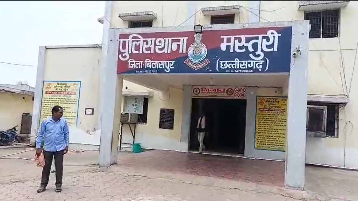 CG News : धान खरीदी केंद्र में 54 लाख रुपए का गबन, केंद्र प्रभारी और कंप्यूटर ऑपरेटर के खिलाफ FIR