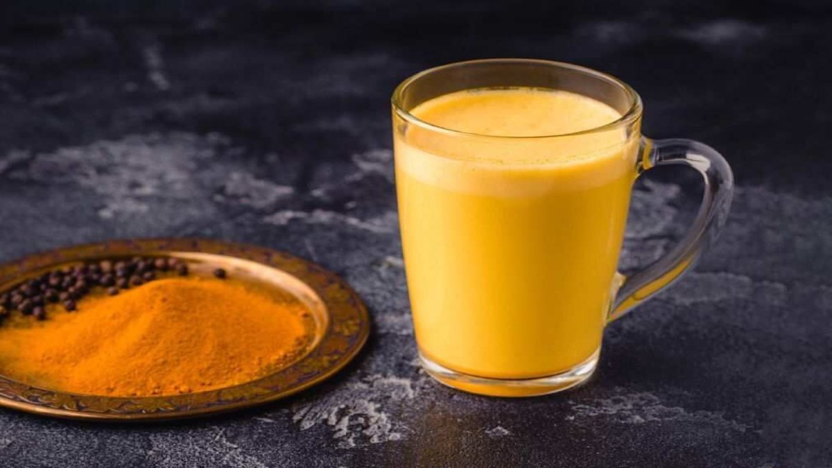 मानसून में पिएं हल्दी वाली चाय, फायदे जानकर रह जाएंगे हैरान