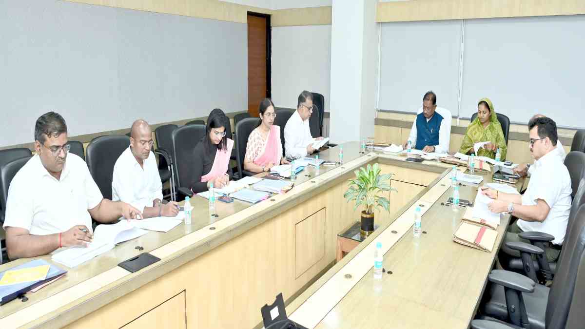 सीएम ने की समाज कल्याण विभाग के कार्यों की समीक्षा : मुख्यमंत्री साय ने कहा – शत प्रतिशत दिव्यांगों को बनाएं कौशलयुक्त, पेंशन प्रकरणों का त्वरित निराकरण के दिए निर्देश