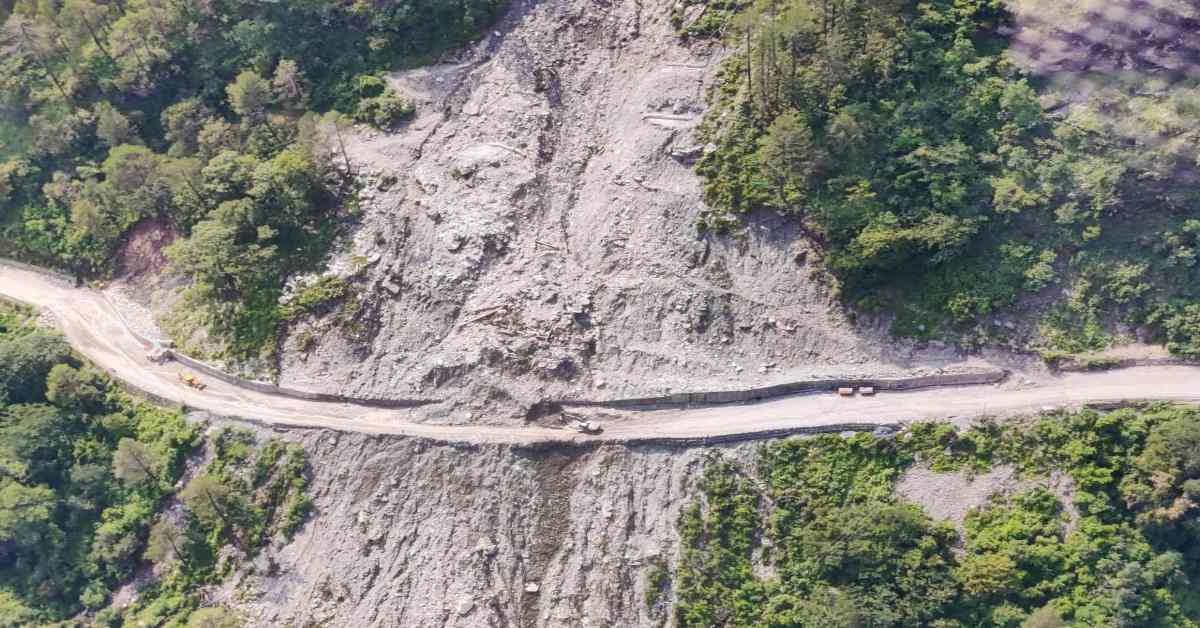 सीएम धामी ने किया अति वृष्टि से प्रभावित क्षेत्रों का निरीक्षण, की राहत और बचाव कार्य की समीक्षा