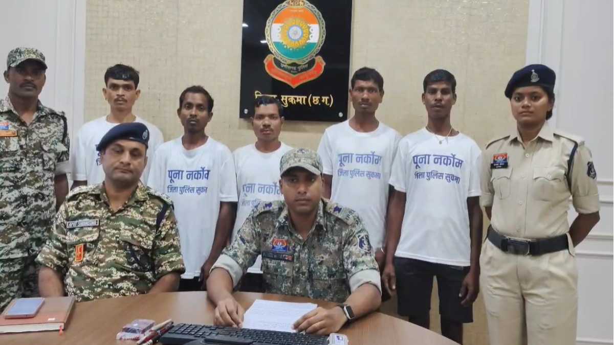 पांच नक्सलियों ने किया सरेंडर, सरकार की पुनर्वास नीति से प्रभावित होकर छोड़ा हिंसा का रास्ता