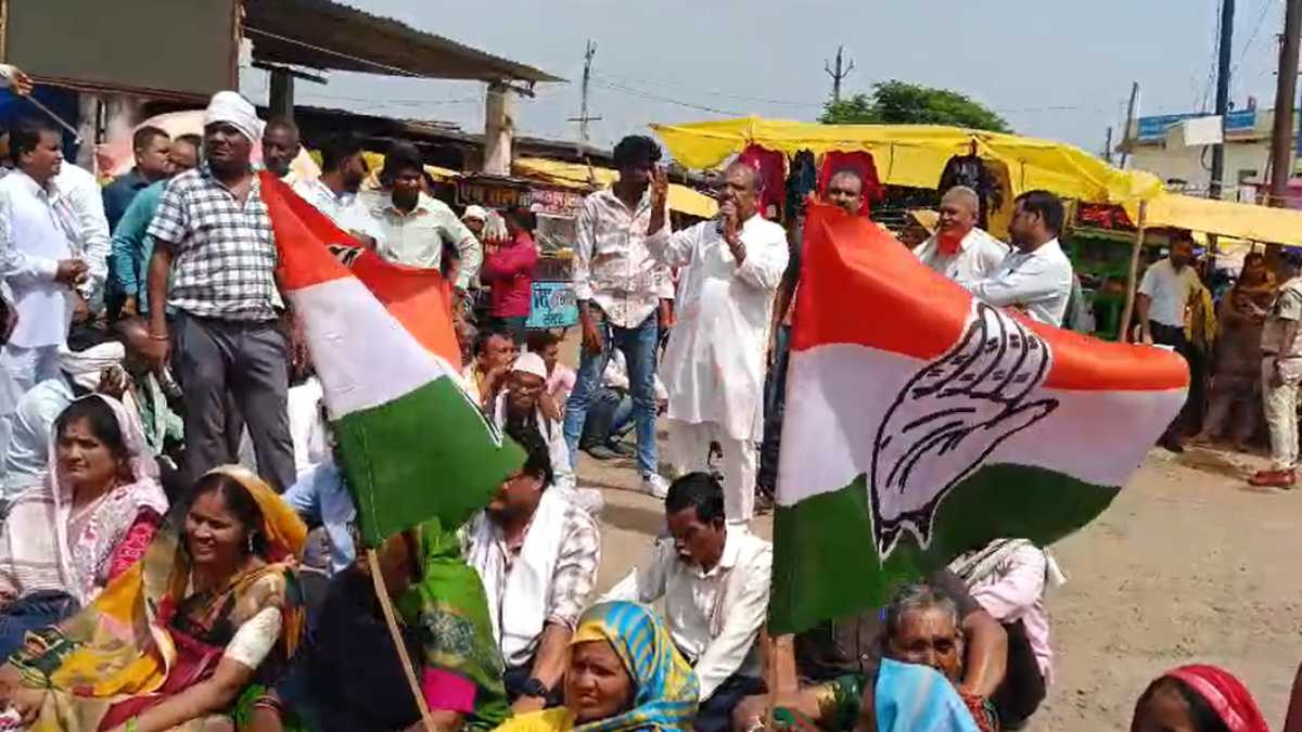 खाद की कमी और भ्रष्टाचार को लेकर कांग्रेस का प्रदर्शन, विधायक इंद्रशाह बोले – किसान खाद के लिए मर रहे और भाजपाई डांस कर रहे…