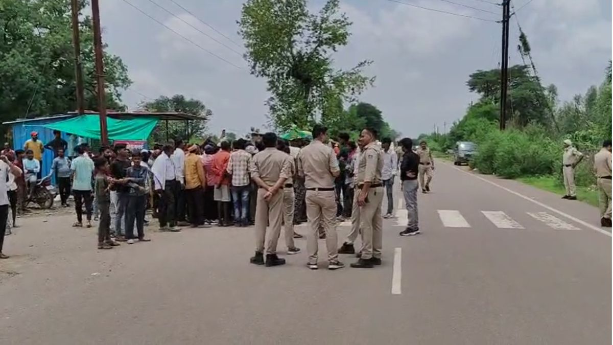 कैदी की संदिग्ध मौत पर बवाल: जेल में शव रख परिजनों ने किया हंगामा, वनकर्मियों पर मारपीट के लगाए आरोप