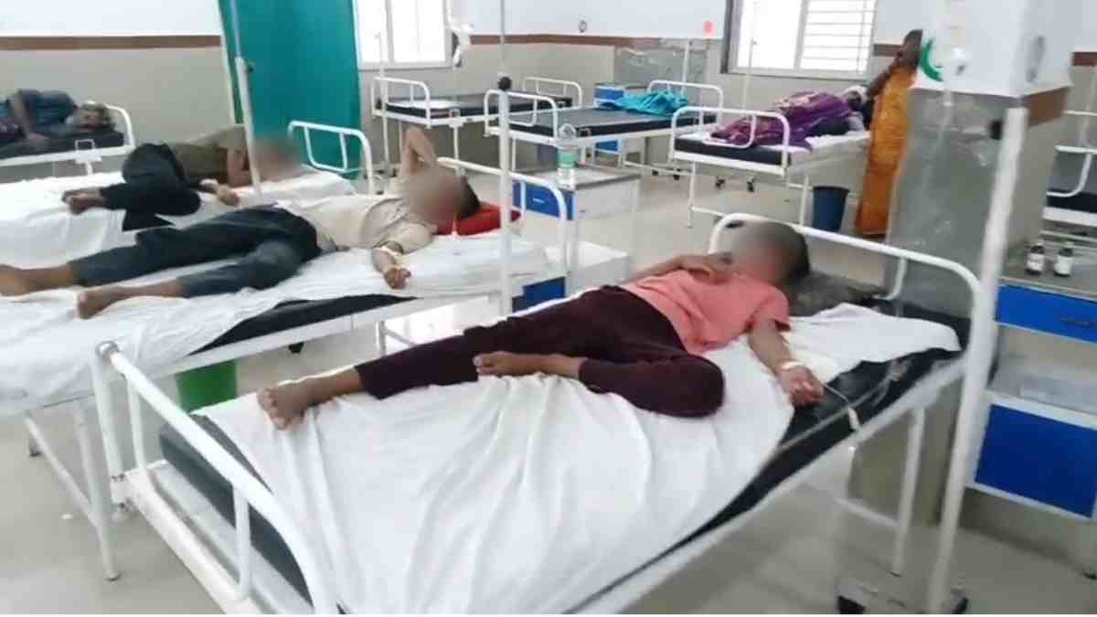 आदिवासी छात्रावास के 20 बच्चे बीमार: अचानक गश खाकर गिरे, अस्पताल में भर्ती, दबी जुबान में खोले वार्डन के राज