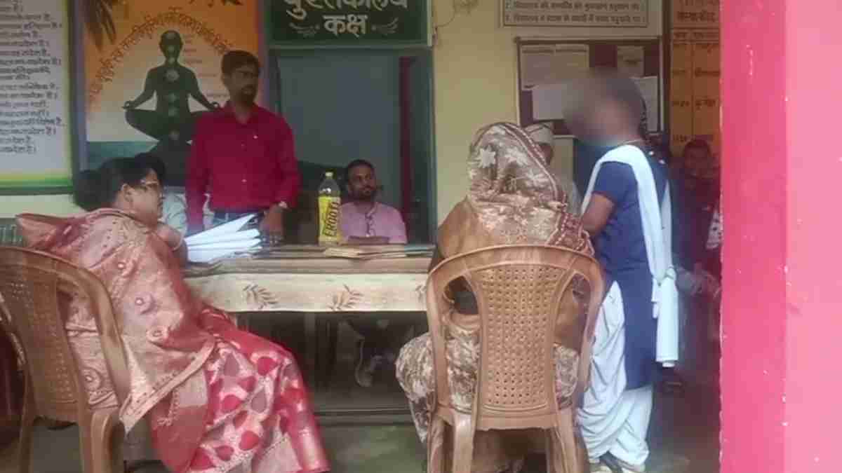 तिलक लगाकर स्कूल पहुंची छात्रा को देख भड़का प्रिंसिपल: टीका मिटवाया, कहा- ये मंदिर या आश्रम नहीं, टीसी देने की दी धमकी
