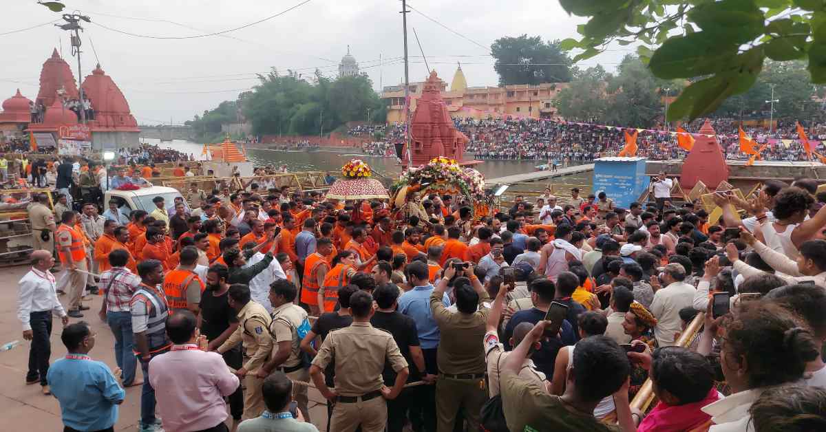 भक्तिभाव से गूंज उठी अवंतिका नगरी: श्रावण के पहले सोमवार पर महाकाल की भव्य सवारी निकली, यहां करें भगवान महाकालेश्वर के दर्शन