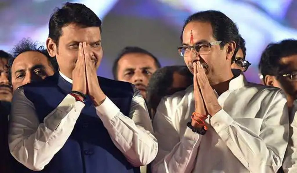 उद्धव ठाकरे ने CM फडणवीस से की मुलाकात, कल ही मिला था बीजेपी संग आने का ऑफर ; सियासी गलियारों में चर्चा का बाजार गर्म