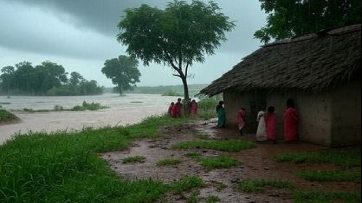 Bihar Weather Report : कहीं हल्की बारिश, कहीं उमस से परेशान लोग, कई जिलों में अलर्ट जारी