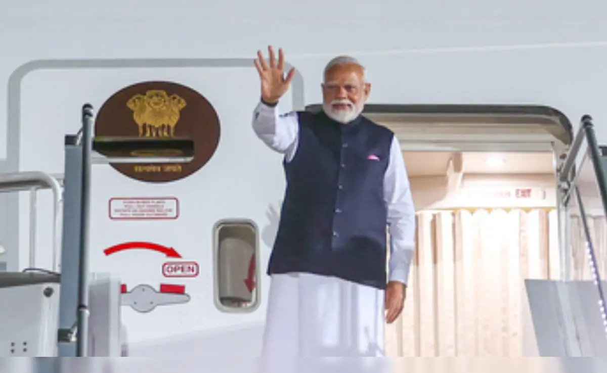 PM मोदी ब्रिटेन के लिए रवाना : पीएम स्टार्मर और किंग चार्ल्स से होगी मुलाकात, दोनों देशों के बीच फ्री-ट्रेड डील पर होंगे हस्ताक्षर