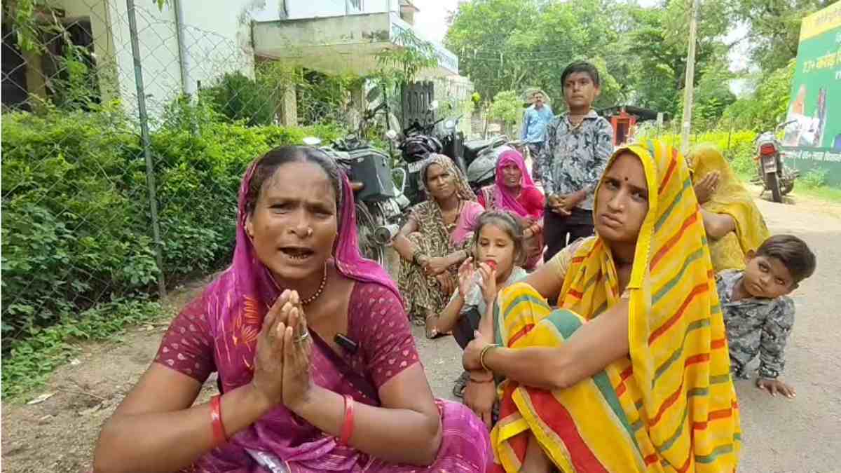 साहब… नाला गायब हो गया! अफसरों के पास पहुंचकर महिलाओं ने लगाई गुहार, कहा- नाला ढूंढ दीजिए