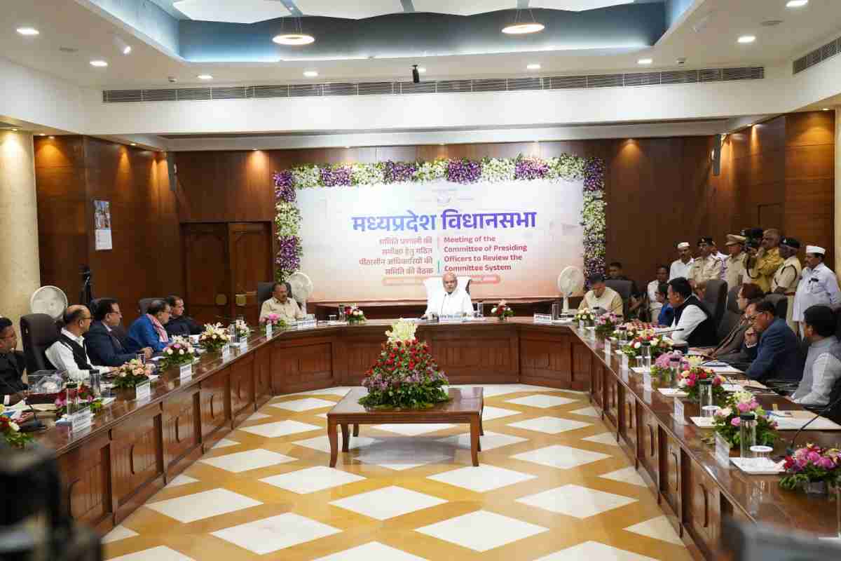 MP में हुई लोकसभा की नई कमेटी की बैठक, विधानसभा समितियों को ताकतवर बनाने पर हुआ मंथन