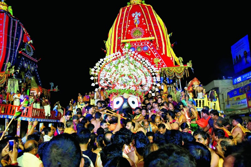 नीलाद्रि बिजे : शोभायात्रा शुरू… महाबाहु रसगुल्ले से नाराज मां महालक्ष्मी को करेंगे शांत