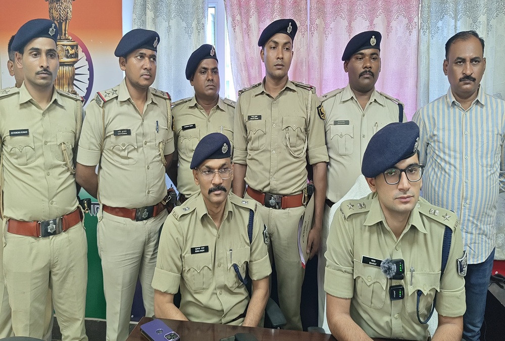 Nalanda Police : नालंदा में हथियारबंद डकैत गिरोह का पर्दाफाश, 9 अपराधी गिरफ्तार, लूट का सामान बरामद