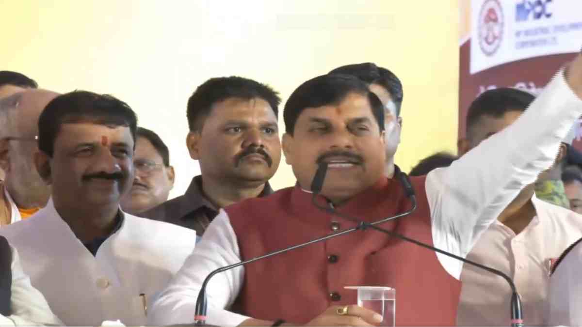 CM डॉ. मोहन का बड़ा ऐलान: विदेश से लौटते ही लाडली बहनों के लिए खोला पिटारा, रक्षाबंधन से पहले ही खाते में आएगी इतनी रकम