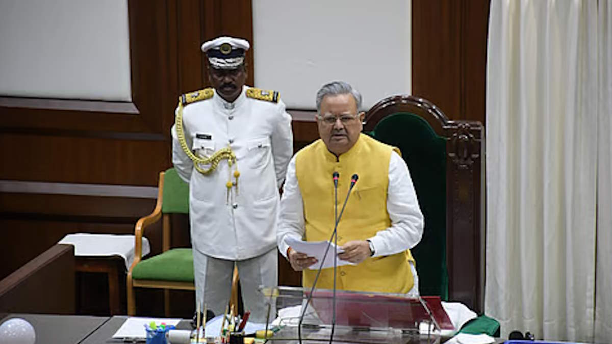 विधानसभा लाइव : विपक्षी सदस्यों के व्यवहार से नाराज हुए स्पीकर, डॉ. रमन की कड़ी टिप्पणी, कहा- 25 साल के संसदीय परम्पराओं की उड़ाई धज्जियां