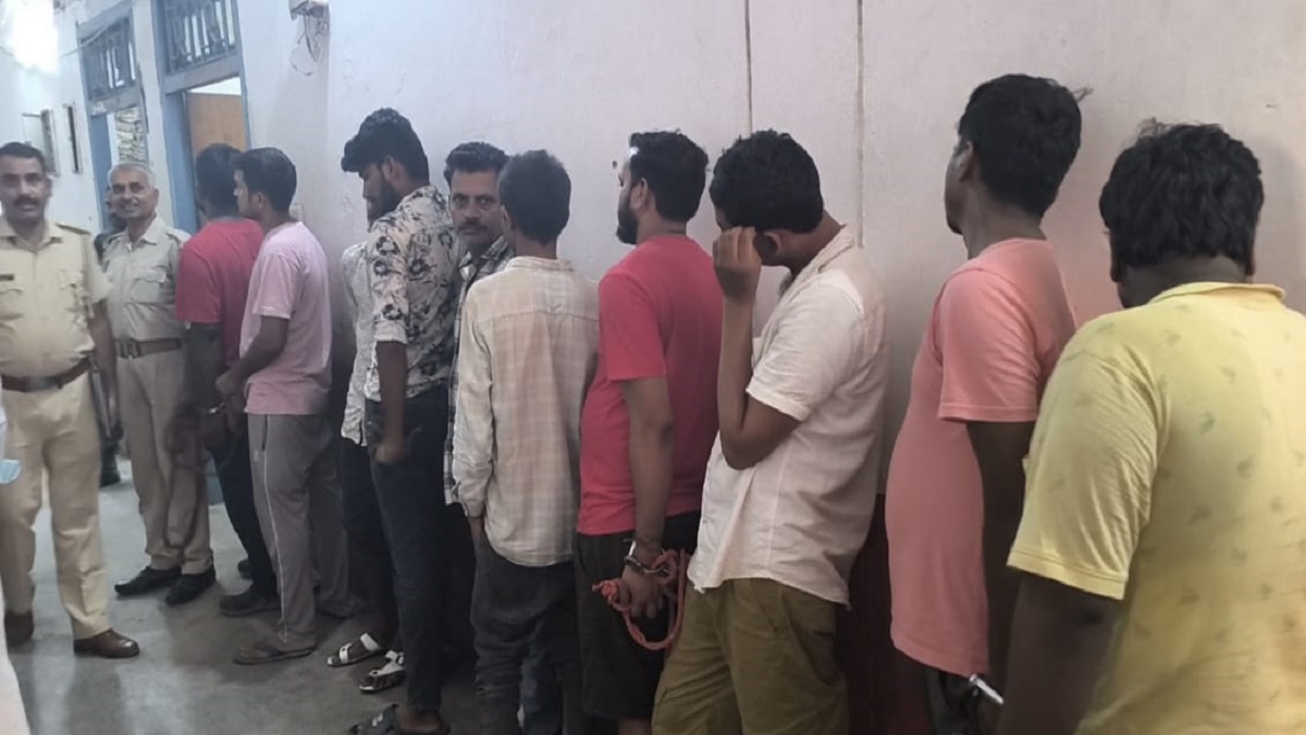 Muzaffarpur Liquor : शराबबंदी के तहत उत्पाद विभाग की बड़ी कार्रवाई, 10 आरोपी गिरफ्तार