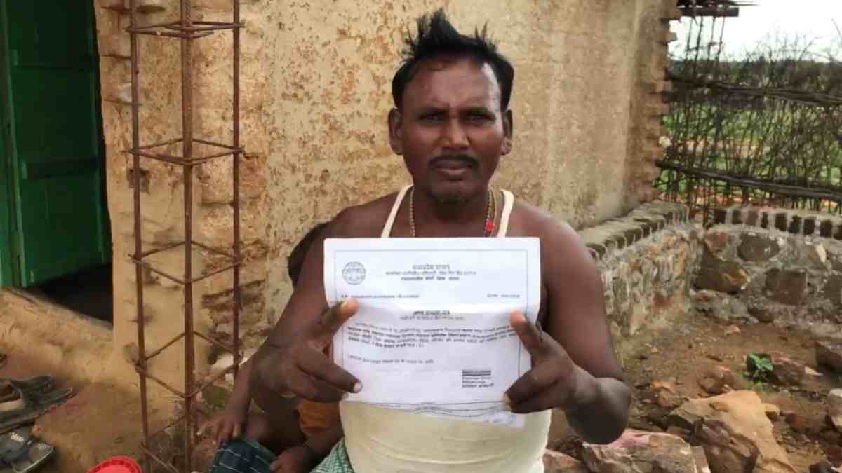साल में सिर्फ 3 रुपए कमाने वाले शख्स के घर पहुंचा लल्लूराम डॉट कॉम, युवक बोला- मैंने नहीं दिया था कोई आवेदन