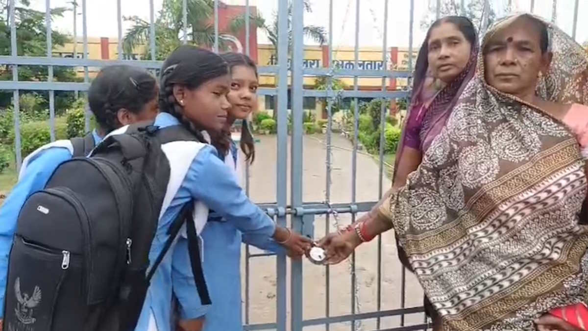 प्रिंसिपल की मनमानी पर छात्रों के साथ पालकों ने स्कूल में जड़ा ताला, पास बच्चों को फेल करने का आरोप…