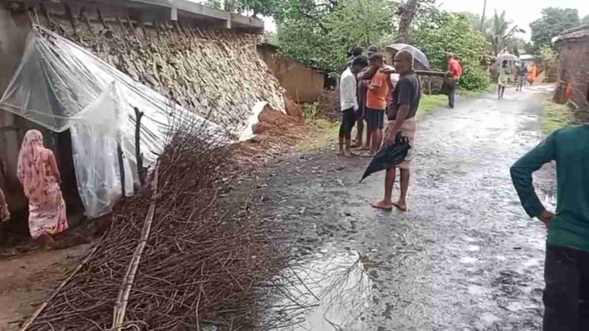 नींद में आई मौत: शहडोल में बारिश से ढह गई कच्ची दीवार, मलबे में दबकर दंपत्ति ने तोड़ा दम