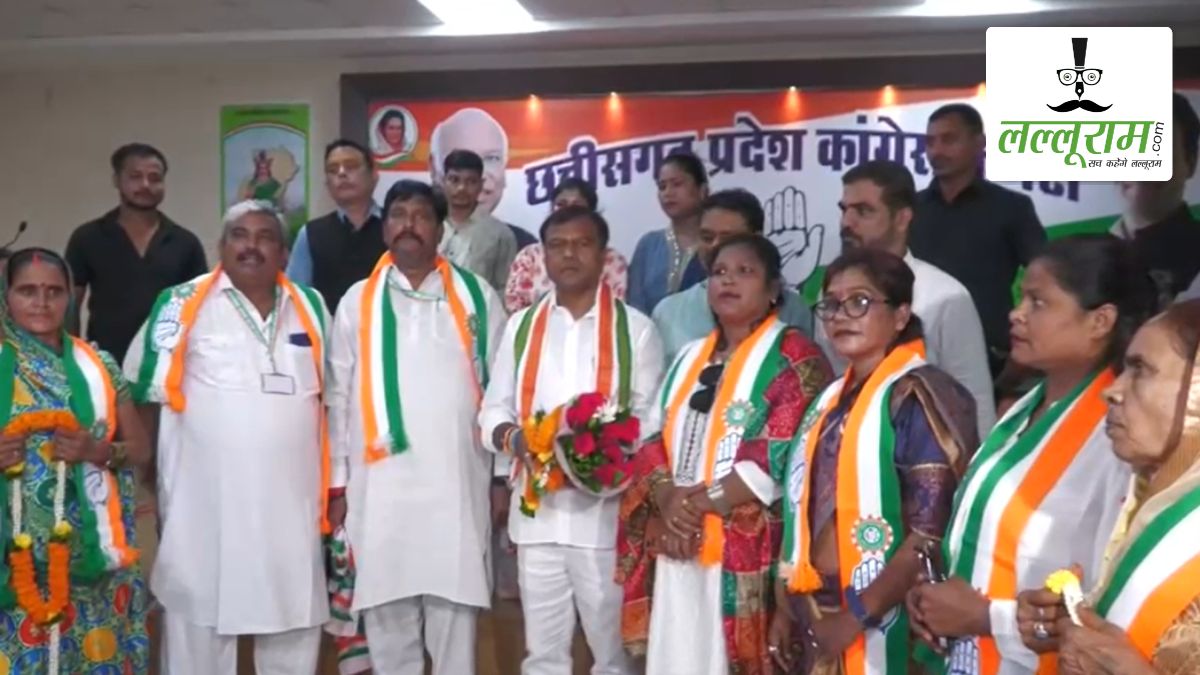 छत्तीसगढ़ शिवसेना महिला विंग की प्रदेश अध्यक्ष और पूरी टीम ने थामा कांग्रेस का दामन, प्रदेश अध्यक्ष दीपक बैज ने किया स्वागत