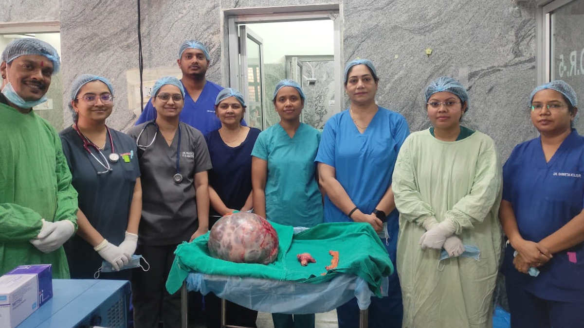 सिम्स में जटिल सर्जरी, 65 वर्षीय महिला के पेट से निकाला 10 किलो से अधिक वजन का ट्यूमर