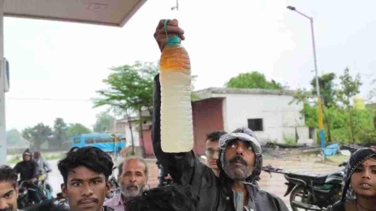 डीजल के बाद MP में पानी मिला पेट्रोल: कुछ दूर जाते ही बंद हुईं गाड़ियां, पंप सील