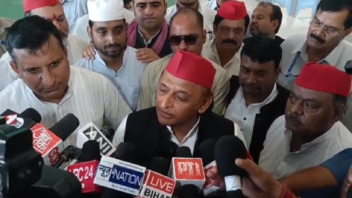 वोट अधिकार यात्रा में शामिल हुए अखिलेश यादव, बोले अब बिहार से बीजेपी का होगा पलायन