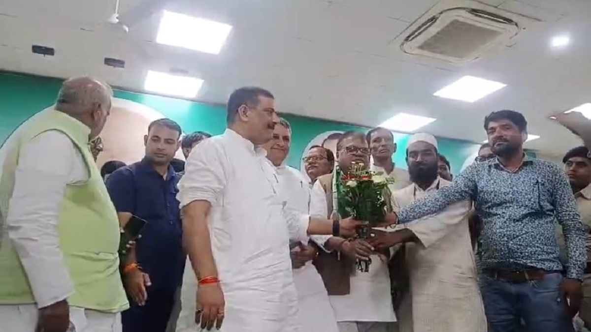 कांग्रेस को छोड़ अशोक राम ने थामा जदयू का हाथ, CM नीतीश की तारीफ करते हुए दिया बड़ा बयान