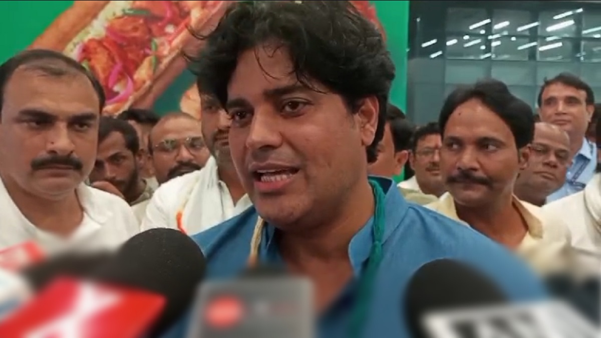 ‘जंग जारी है…’, पटना पहुंचते ही कांग्रेस नेता इमरान प्रतापगढ़ी ने बिहार में फर्जी वोटिंग को लेकर किया बड़ा खुलासा