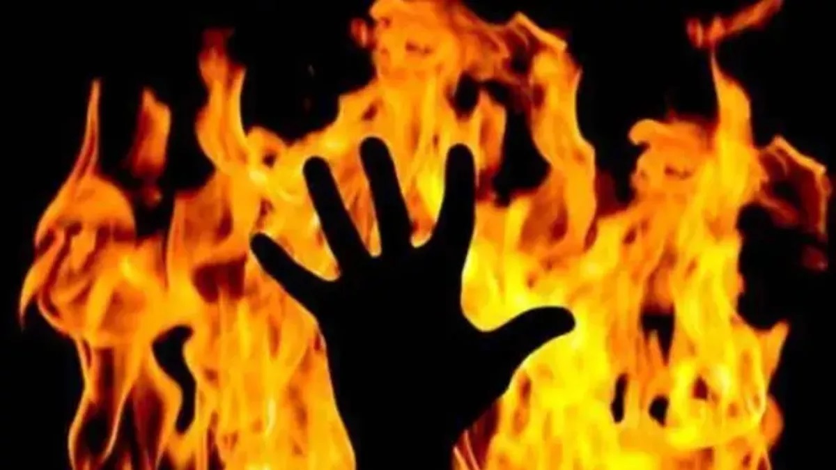 Bihar Crime: बिहार में बेखौफ अपराधियों का तांडव, बरामदे में सो रहे पिता-पुत्र को पेट्रोल छिड़ककर जिंदा जलाया