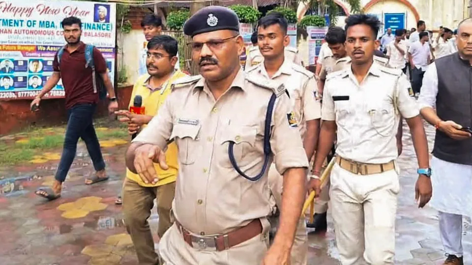 केंद्रापड़ा छात्रा आत्मदाह मामला : पट्टामुंडई एएसआई का तबादला, एएसआई पर कार्रवाई ना करने का आरोप