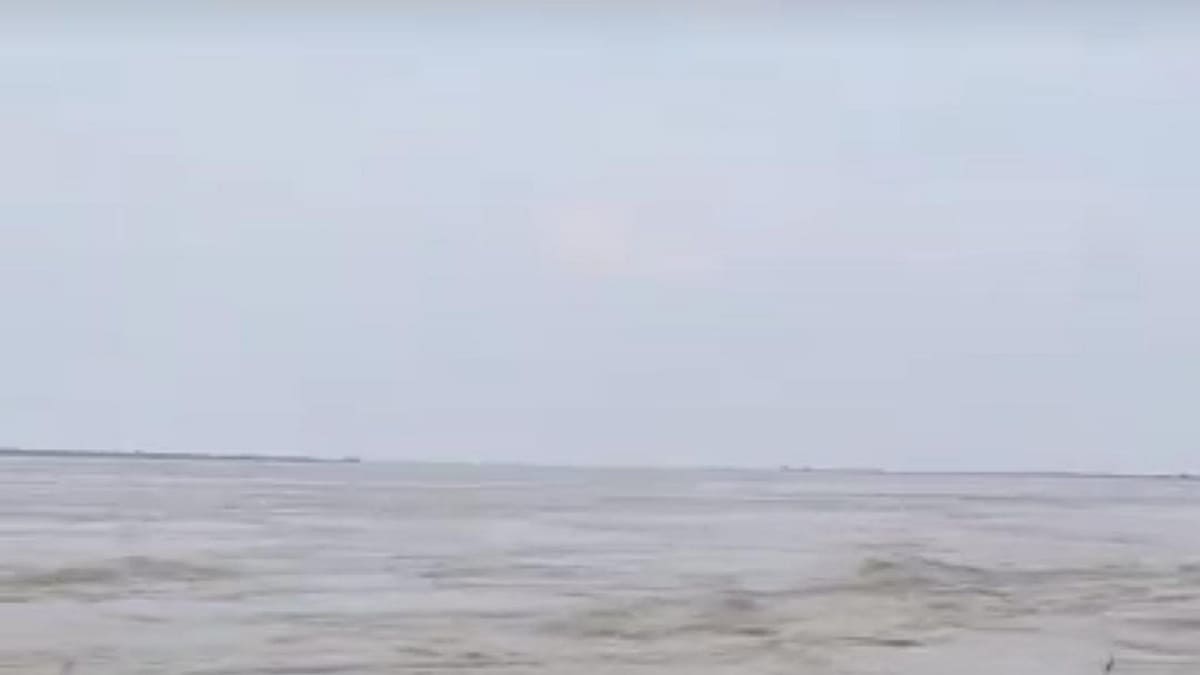 गयाजी में बाढ़ का रौद्र रूप, जिले में बाढ़ का कहर…बह गई सड़क, बच्चे हुए अनाथ