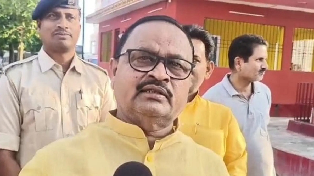 ‘वह उसकी रखैल है’, गोपाल मंडल का विवादित बयान, अपनी पार्टी के ही सांसद और महिला नेत्री पर की अभद्र टिप्पणी