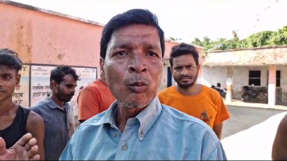 नशे में धुत शिक्षक की करतूत, बच्चों और परिजनों से की बदसलूकी, पुलिस ने किया गिरफ्तार , शिक्षा का मंदिर हुआ शर्मसार