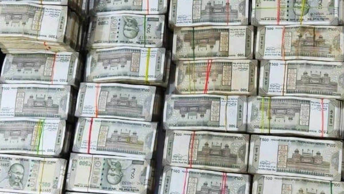 पटना में चेकिंग के दौरान कार से 55 लाख कैश बरामद, गुजरात के तीन युवक गिरफ्तार, हवाला कनेक्शन का शक