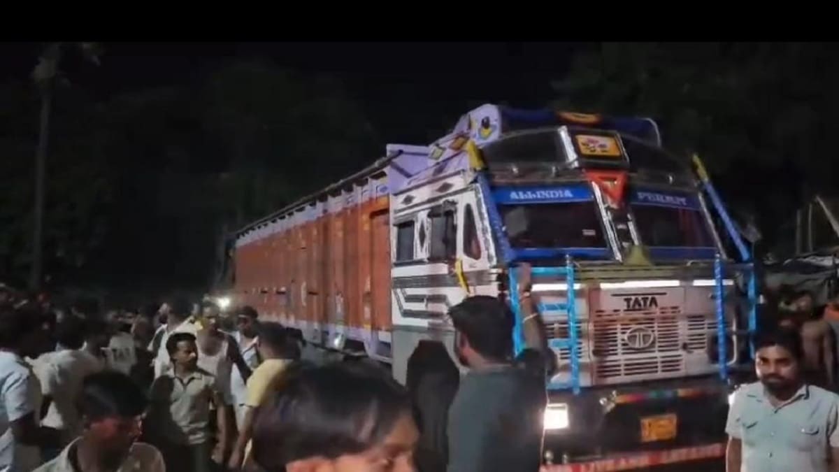 बिहार में बजरंग दल ने पकड़ा मवेशी लदा ट्रक, चालक हिरासत में, पुलिस कर रही जांच