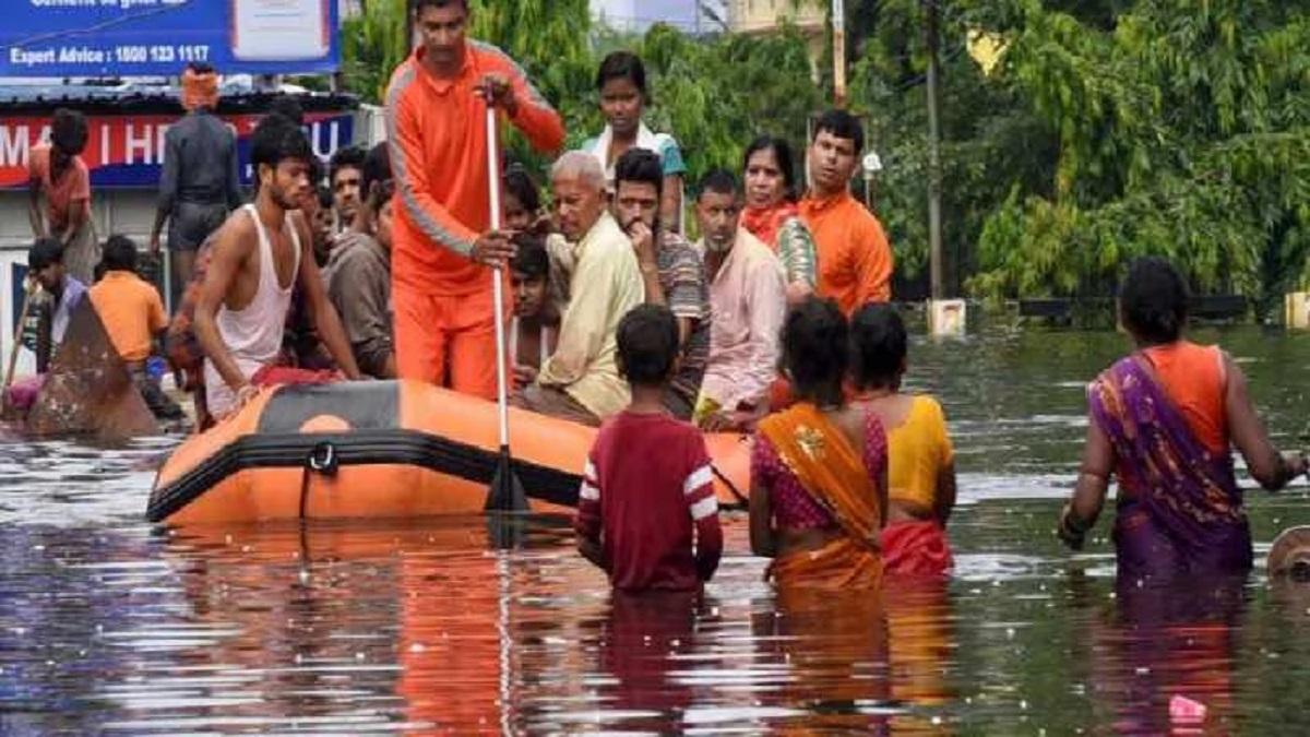 Bihar flood: बिहार में बाढ़ से हाहाकार, एक दिन में 19 लोगों की मौत, 12 लाख से ज्यादा लोग हुए बेघर