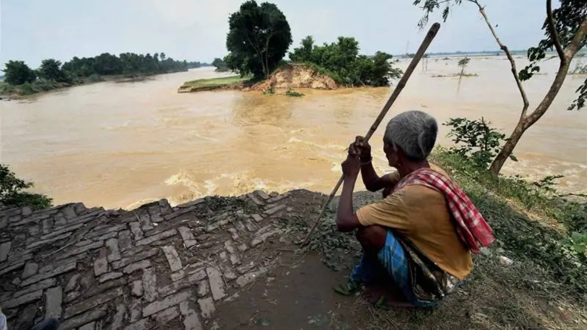 Bihar Weather Report: लगातार बारिश से बिहार में बाढ़ का खतरा, लाल निशान पार कर चुकी गंगा से दशहत में लोग, मौसम विभाग ने आज के लिए जारी किया अलर्ट