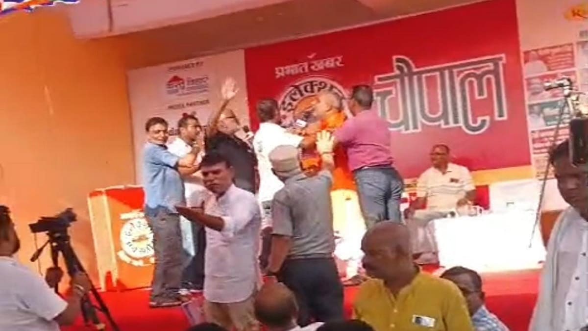 रहिका चोपाल में फूटा जनता का गुस्सा, विधायक पर विकास नहीं, सांप्रदायिक राजनीति करने का आरोप