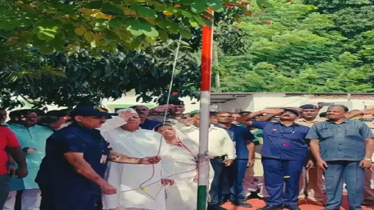 79th Independence Day: लालू यादव ने राबड़ी आवास में फहराया तिरंगा, सभी पार्टी कार्यालयों में हुआ झंडोतोलन