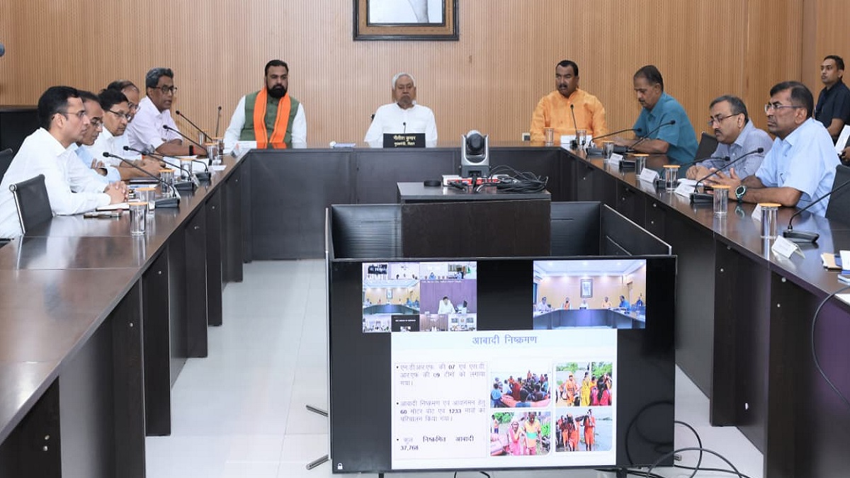 खराब मौसम की वजह से मुख्यमंत्री नीतीश का हवाई सर्वेक्षण कार्यक्रम रद्द, वीडियो कॉन्फ्रेंसिंग के जरिए लिया बाढ़ प्रभावित क्षत्रों का जायजा