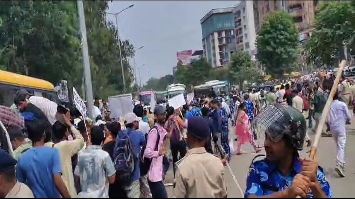 Bihar News : अभ्यार्थियों पर लाठीचार्ज के बाद शुरू हुई सियासत, RJD समेत अन्य पार्टियों के लोगों ने कही ये बात