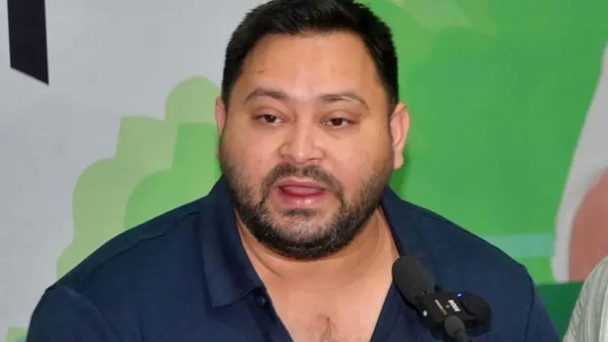 Tejashwi Yadav : डिप्टी CM दो EPIC नंबर सामने आने पर बिहार में मचा घमासान, तेजस्वी समेत कई नेता चुनाव आयोग से कार्रवाई की मांग
