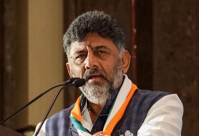‘वह RSS के गीत गा सकते हैं, अमित शाह के साथ मंच साझा कर सकते हैं…’, डीके शिवकुमार पर बरसे कर्नाटक के पूर्व मंत्री, कहा – कांग्रेस की विाचरधारा में विश्वास नहीं करते डिप्टी सीएम..