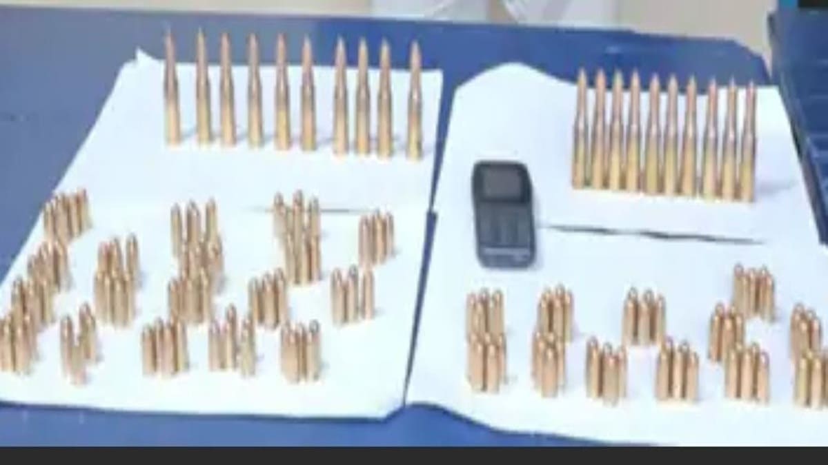 Begusarai Crime News : बेगूसराय पुलिस ने हथियार तस्कर को 170 राउंड कारतूस के साथ गिरफ्तार किया