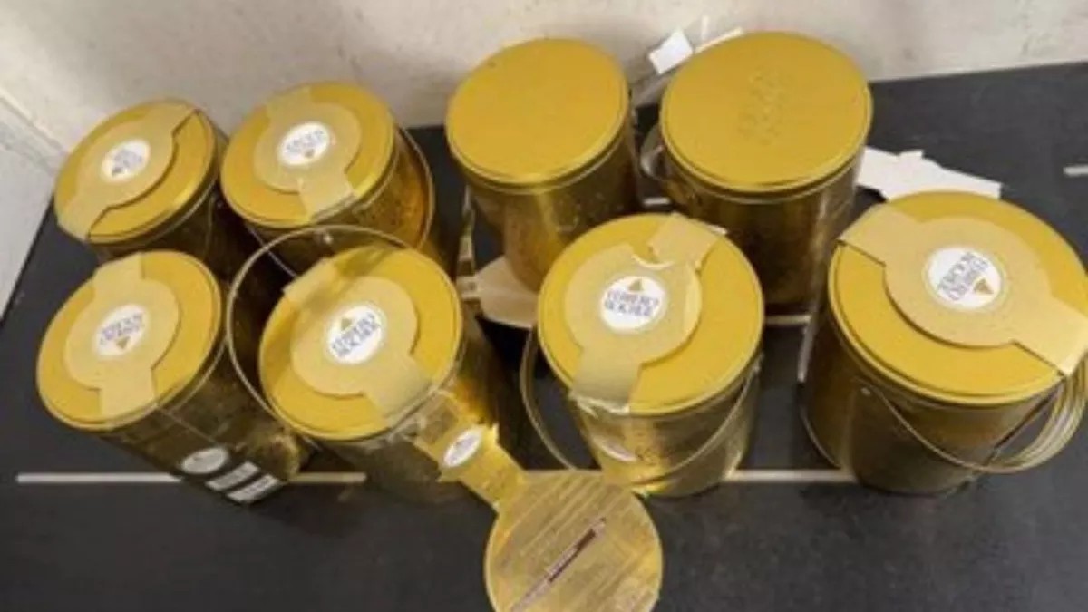 IGI Airport: चॉकलेट के डिब्बों में करोड़ों का नशे का सामान ! डब्बा खोला तो पुलिस अफसर भी रह गए दंग, जांच में जुटा कस्टम विभाग