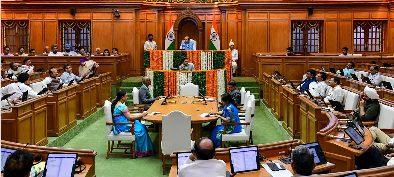 CM रेखा गुप्ता सरकार की बड़ी पहल, दिल्ली के सभी 70 विधायकों को मिले तीन-तीन गिफ्ट