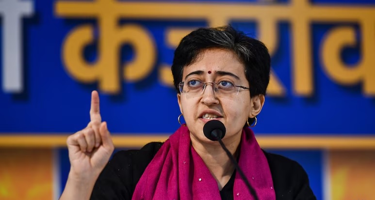 आखिर डीयू कैसी यूनिवर्सिर्टी है, जिसे इस बात का गर्व नहीं है कि देश के प्रधानमंत्री उसके पूर्व छात्र हैं: आतिशी
